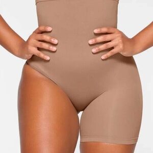 New M SKIMS Solution Short Right Leg Exposed shapewear Clay